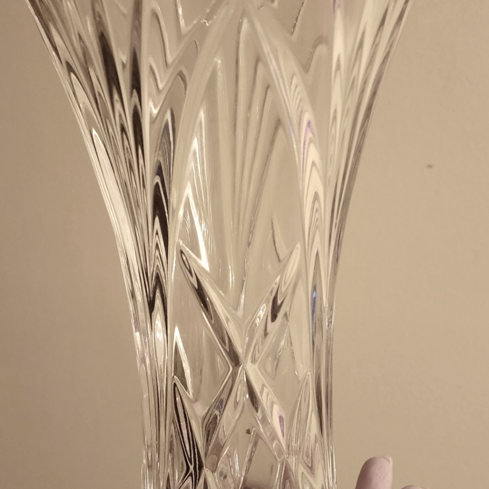 Marquis by Waterford 10 inch tall bouquet Newberry vase